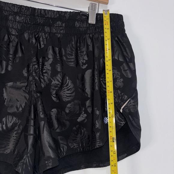 Athleta Women's Printed Running Shorts • Black Tropical Leaf • Size L - Picture 4 of 7